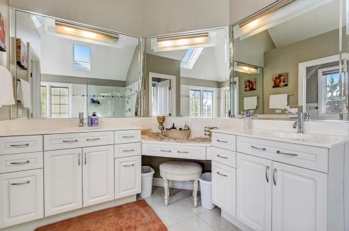 6919 Fieldstone Dr, Willowbrook IL  60527-5295 exterior