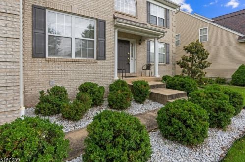 66 Treetops Cir, Princeton NJ  08540-8581 exterior