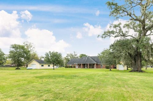 359 Westwood Rd, Angleton TX 77515-7468 exterior