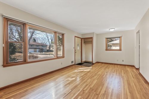 261 Gresham Ave, Saint Paul MN  55128-3916 exterior