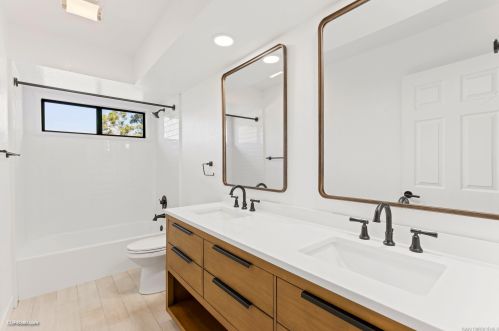 2021 Sonora Ct, Vista CA  92081-8946 exterior