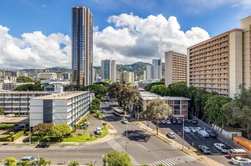 1560 Kanunu St, Honolulu HI  96814-3244 exterior