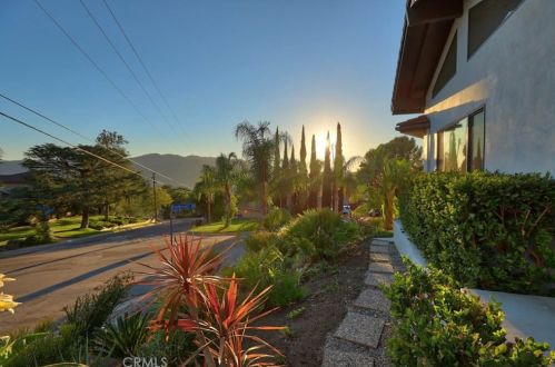 3001 Cloudcrest Rd, Glendale CA  91214-1304 exterior