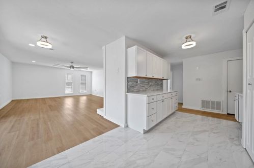 1703 Hartford Dr, Carrollton TX  75007-2618 exterior