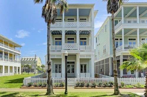 750 Beachtown Psge, Galveston, TX 77550-3348