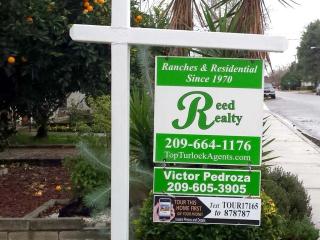 1018 Palm St, Turlock, CA 95380-3320