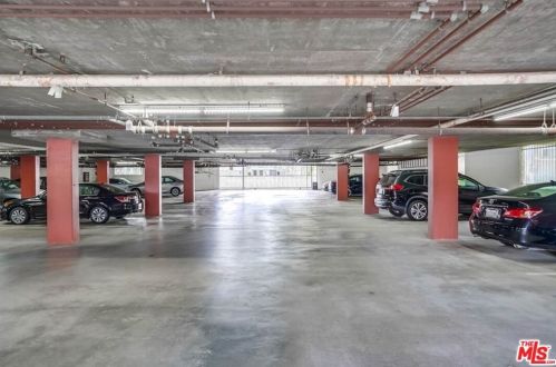 14050 Magnolia Blvd, Van Nuys CA  91423-1250 exterior