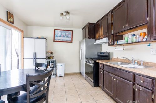8014 1st St, Paramount, CA 90723-3402