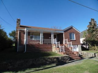 1112 Bluefield Ave, Princeton WV  24740-3214 exterior