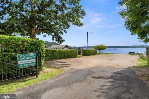 16 Severn Riv Rd, Severna Park MD 21146-4659 exterior