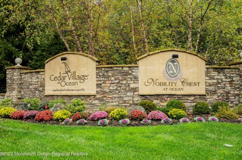 34 Redwood Dr, Tinton Falls NJ  07712-8702 exterior