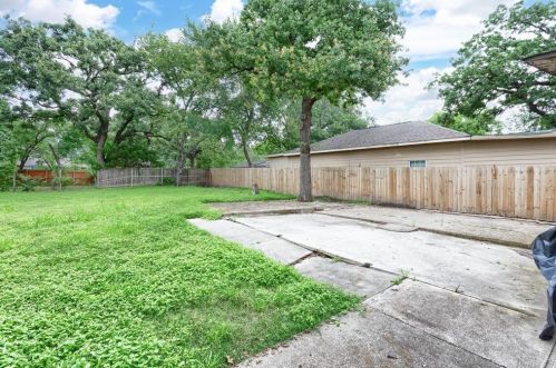 1415 Shady Grv Rd, Irving TX  75060-6430 exterior