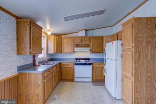 208 Bent Pine Ct, Lancaster PA  17603-2180 exterior