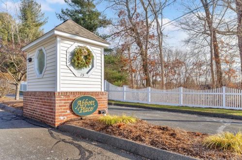 29 Windsor Walk, Ellington CT  06029-3861 exterior