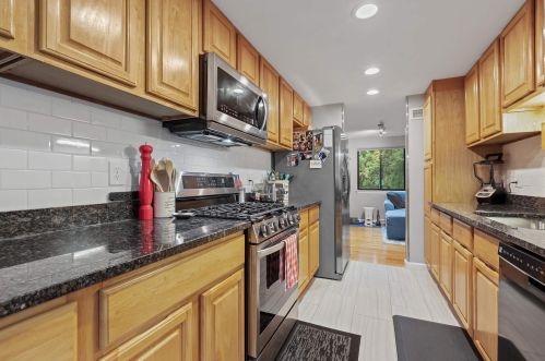 3 Black Oak Dr, Nashua, NH 03062-2921