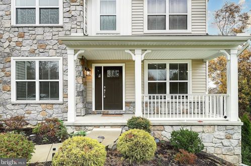 1009 Glen View Dr, York PA  17403-9680 exterior