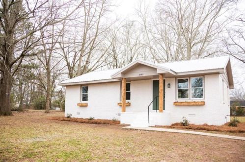 1042 Whitehall St, Madison, GA 30650-1034