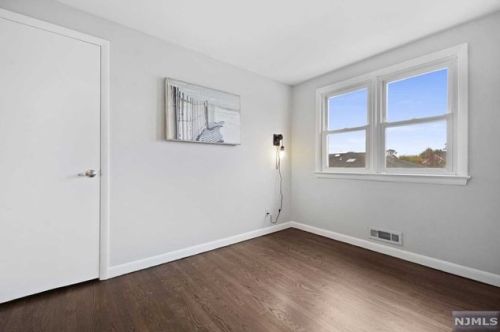 2 6th St, Wood-Ridge NJ  07075-2118 exterior
