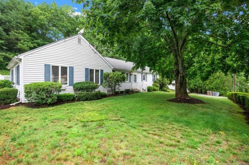 21 Bush Hill Dr, Niantic, CT 06357-1804