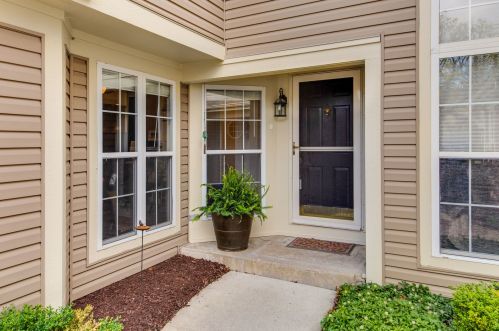 633 Clover Hill Ln, Elk Grove Vlg, IL 60007-7130