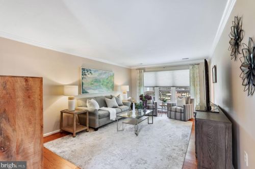 17 Phillips Dr, Leesburg, VA 20176-2022
