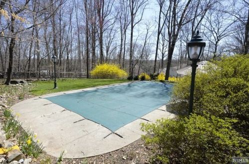 11 Youngs Rd, Mahwah, NJ 07430-2852