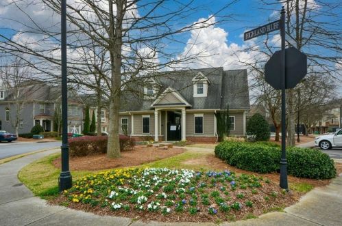 7880 Glisten Ave, Atlanta GA  30328-2465 exterior