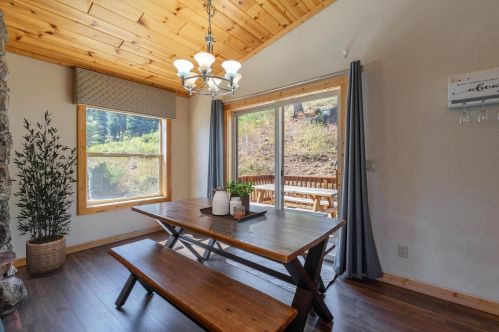 11550 Rhineland Ave, Truckee CA  96161-7070 exterior