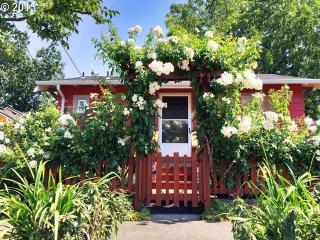 6840 Michigan Ave, Portland, OR 97217-1636