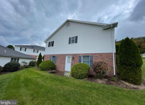 73 Garden Dr, Berkeley Springs WV  25411-4206 exterior
