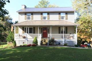 866 Hilltop Dr, Jacksboro, TN 37757-2037