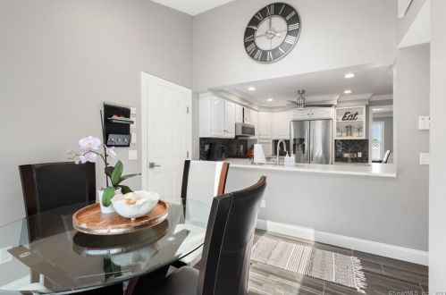 2 Sea Breeze Ave, Niantic CT  06357-3415 exterior