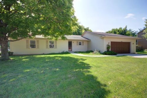 203 Arbours Dr, Savoy, IL 61874-9601