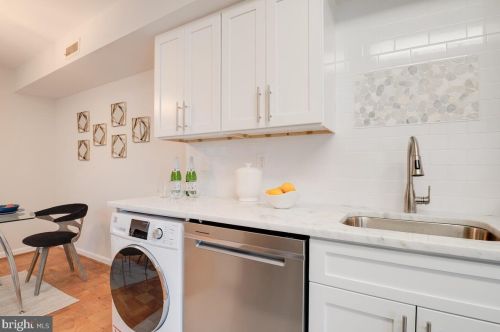 112 Birch St, Falls Church, VA 22046-2104