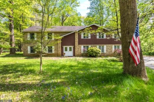 58 Ferguson Rd, Warren, NJ 07059-6908