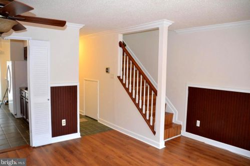2253 Southgate Sq, Herndon VA  20191-1233 exterior