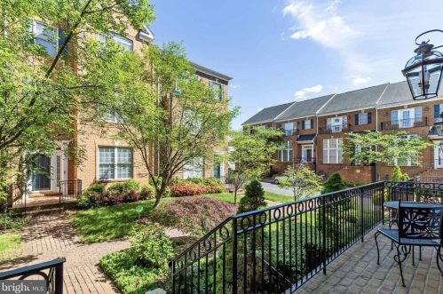 697 Vestal St, Woodbridge, VA 22191-5454