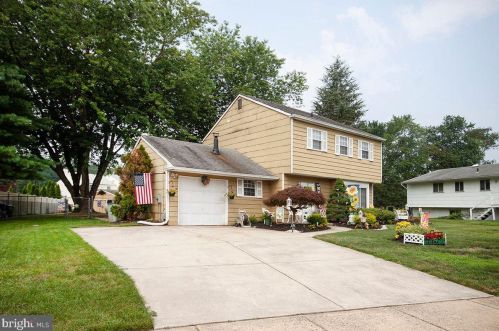 41 Mary Ln, Waterford, NJ 08089-2418