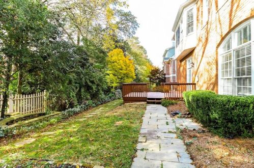 1057 Fielding Park Ct, Atlanta GA  30319-1989 exterior