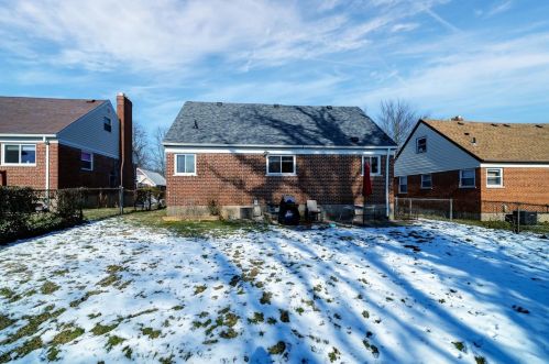 3937 Fordham Pl, Cincinnati OH 45213-2326 exterior