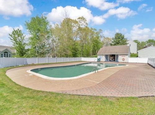 6 Cypress Ln, Wallingford CT  06492-5373 exterior