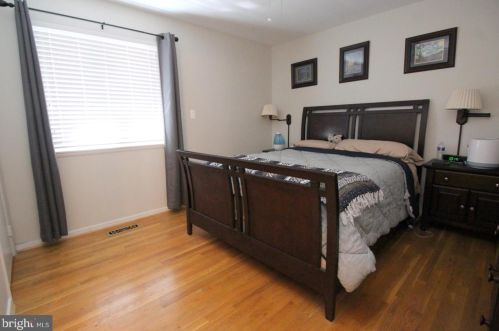 1403 Greenmont Ct, Herndon VA  20190-4041 exterior