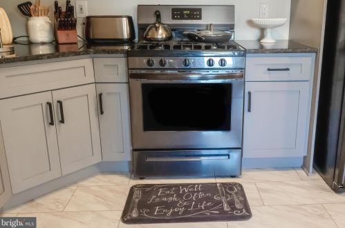 515 Eagles Chase Dr, Trenton NJ  08648-2533 exterior