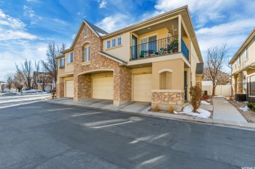 6786 Harbonne Ln, Taylorsville, UT 84084-1942