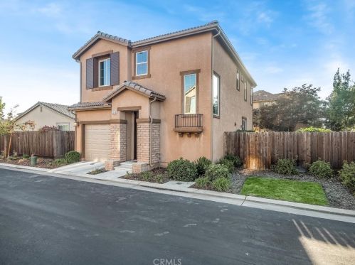 3310 Alps Ln, Clovis, CA 93619-5419
