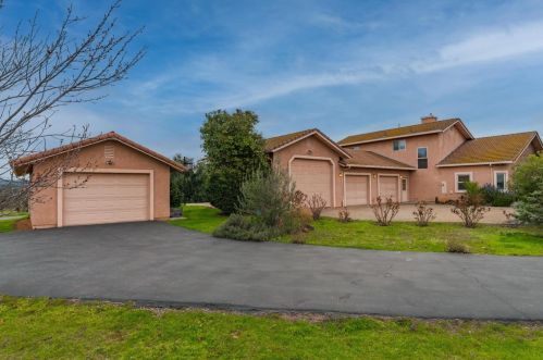 275 Saharan Ct, Valley Springs, CA 95252-8870