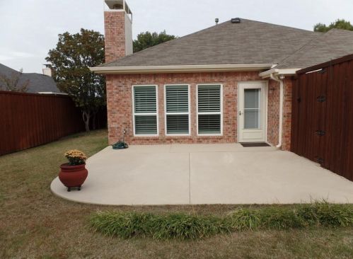 2008 Topaz Dr, Carrollton TX 75010-4511 exterior