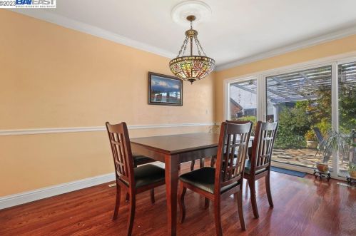 392 Westchester St, Hayward, CA 94544-8022
