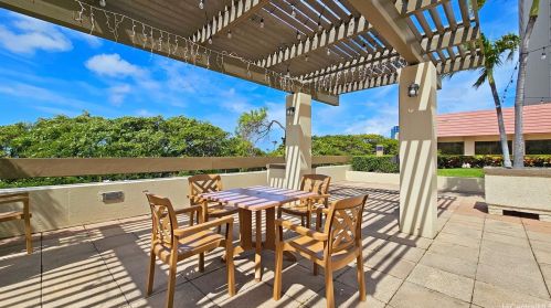 1650 Ala Moana Blvd, Honolulu HI  96815-1432 exterior