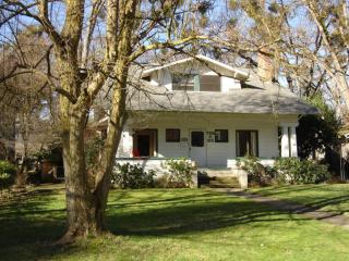 1006 Oakdale Ave, Medford, OR 97501-3536